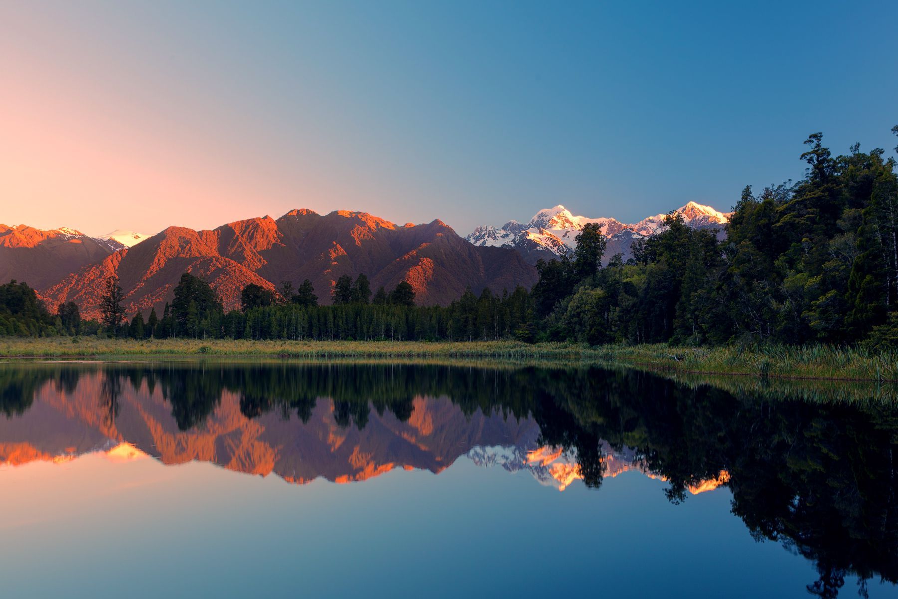 Lake Matheson im Sonnenuntergang