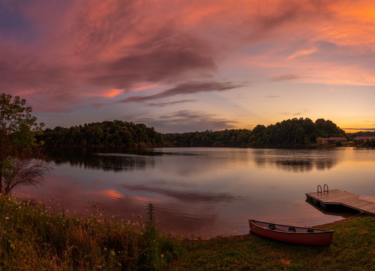 Sonnenuntergang über einem See